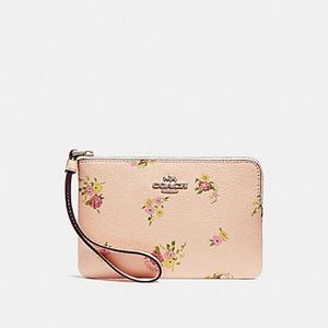 COACH CORNER ZIP WRISTLET WITH DAISY BUNDLE PRINT